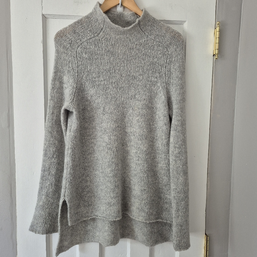 Aritzia Golden By TNA Gray Mockneck Knit Sweater Sz M - Picture 1 of 11